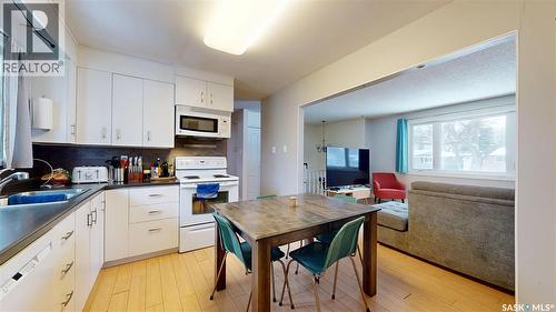 2231 Dewdney Avenue E, Regina, SK - Indoor Photo Showing Kitchen
