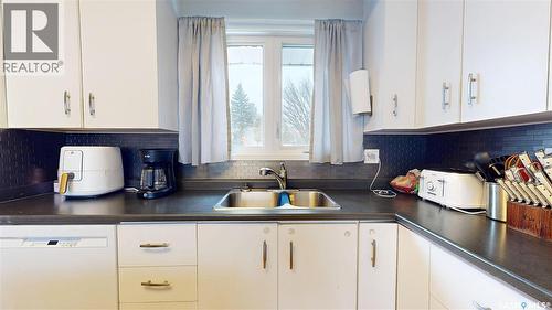 2231 Dewdney Avenue E, Regina, SK - Indoor Photo Showing Kitchen With Double Sink