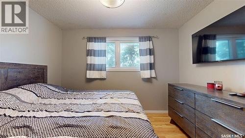 2231 Dewdney Avenue E, Regina, SK - Indoor Photo Showing Bedroom