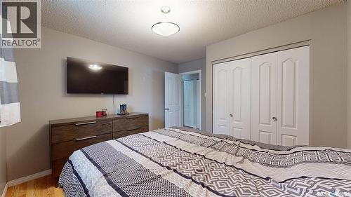 2231 Dewdney Avenue E, Regina, SK - Indoor Photo Showing Bedroom