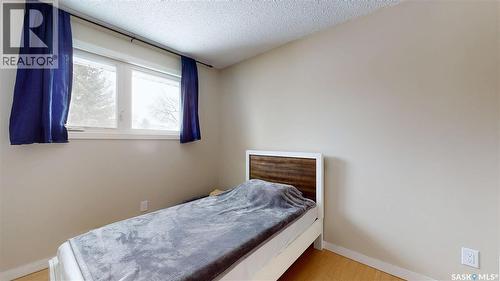 2231 Dewdney Avenue E, Regina, SK - Indoor Photo Showing Bedroom