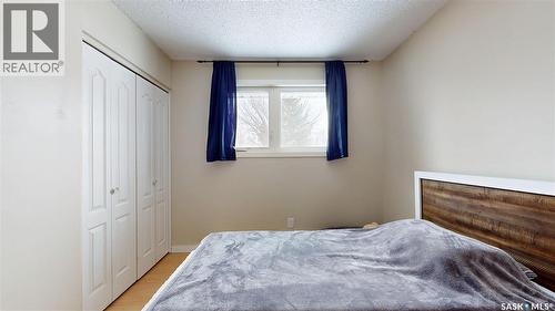 2231 Dewdney Avenue E, Regina, SK - Indoor Photo Showing Bedroom