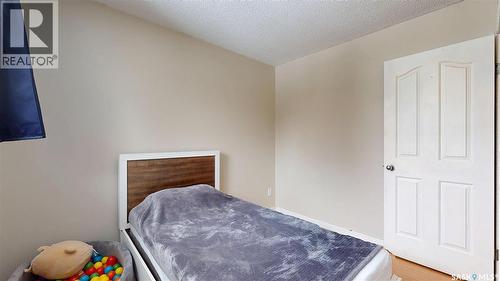 2231 Dewdney Avenue E, Regina, SK - Indoor Photo Showing Bedroom