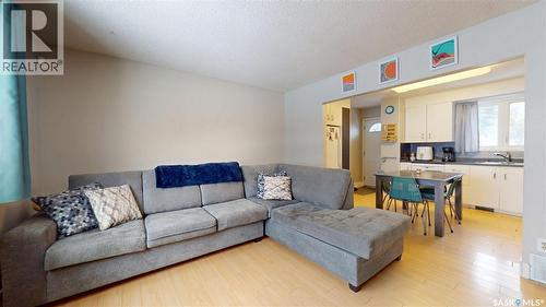 2231 Dewdney Avenue E, Regina, SK - Indoor Photo Showing Living Room