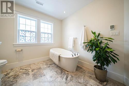 48 Lincoln Avenue, Brantford, ON - Indoor Photo Showing Bathroom