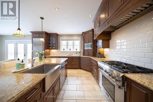 48 Lincoln Avenue, Brantford, ON - Indoor Photo Showing Kitchen With Upgraded Kitchen