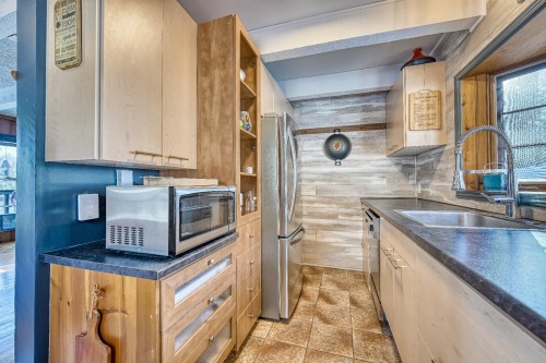 Cuisine - 851 Rue Des Tourterelles, Entrelacs, QC - Indoor Photo Showing Kitchen With Double Sink