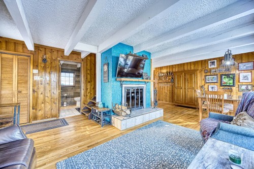 Vue d'ensemble - 851 Rue Des Tourterelles, Entrelacs, QC - Indoor Photo Showing Living Room With Fireplace