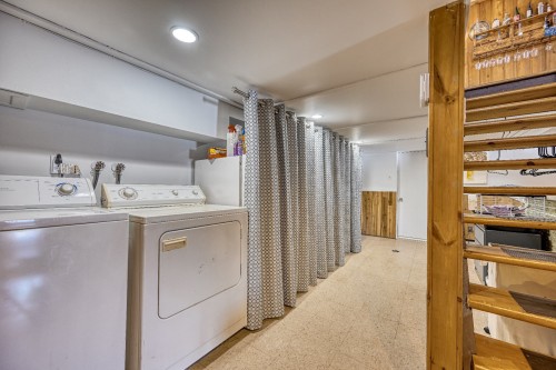 Salle de lavage - 851 Rue Des Tourterelles, Entrelacs, QC - Indoor Photo Showing Laundry Room