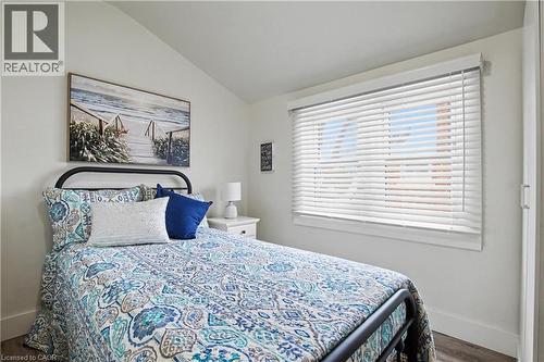 small but cozy! - 116 Waterloo Street, Waterloo, ON - Indoor Photo Showing Bedroom