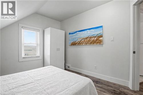 116 Waterloo Street, Waterloo, ON - Indoor Photo Showing Bedroom