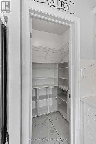 463 South Leaksdale Circle, London South (South U), ON - Indoor With Storage