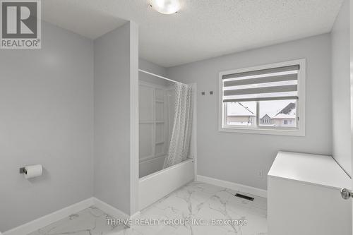 463 South Leaksdale Circle, London South (South U), ON - Indoor Photo Showing Bathroom