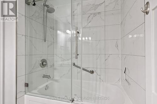 463 South Leaksdale Circle, London South (South U), ON - Indoor Photo Showing Bathroom