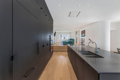 Cuisine - 1060 Ch. Dunraven, Mont-Royal, QC - Indoor Photo Showing Kitchen With Double Sink
