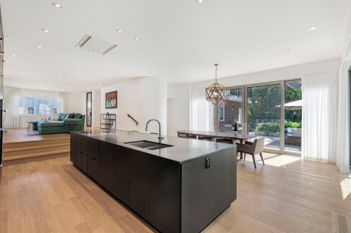 Cuisine - 1060 Ch. Dunraven, Mont-Royal, QC - Indoor Photo Showing Kitchen With Double Sink With Upgraded Kitchen