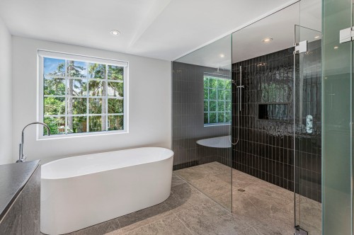 Salle de bains attenante à la CCP - 1060 Ch. Dunraven, Mont-Royal, QC - Indoor Photo Showing Bathroom