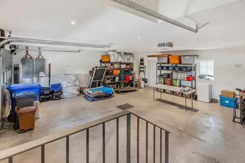 Garage - 1060 Ch. Dunraven, Mont-Royal, QC - Indoor Photo Showing Garage