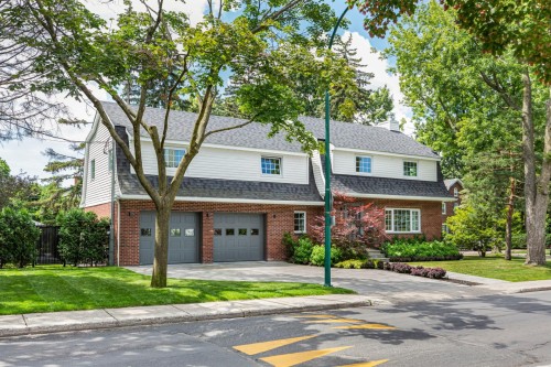 Stationnement - 1060 Ch. Dunraven, Mont-Royal, QC - Outdoor With Facade