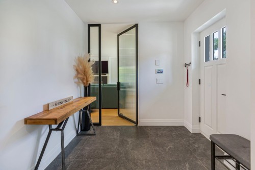 Hall d'entrée/Vestibule - 1060 Ch. Dunraven, Mont-Royal, QC - Indoor Photo Showing Other Room