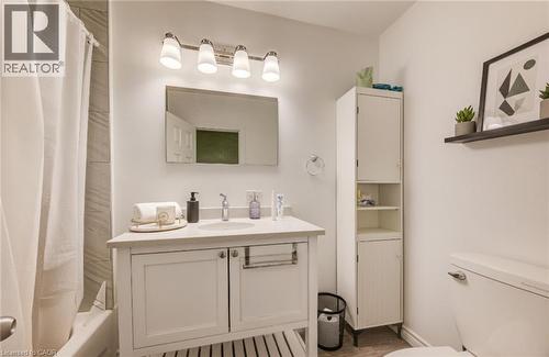 284 Westcourt Place, Waterloo, ON - Indoor Photo Showing Bathroom