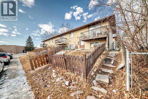151F Pinehill Road Ne, Calgary, AB - Outdoor