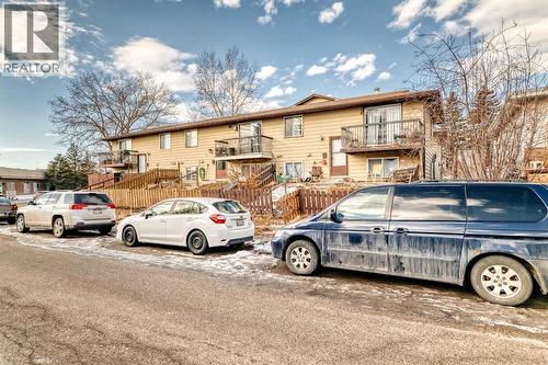 151F Pinehill Road Ne, Calgary, AB - Outdoor