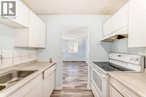 151F Pinehill Road Ne, Calgary, AB - Indoor Photo Showing Kitchen
