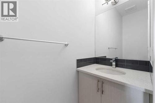 62 Walden Lane Se, Calgary, AB - Indoor Photo Showing Bathroom