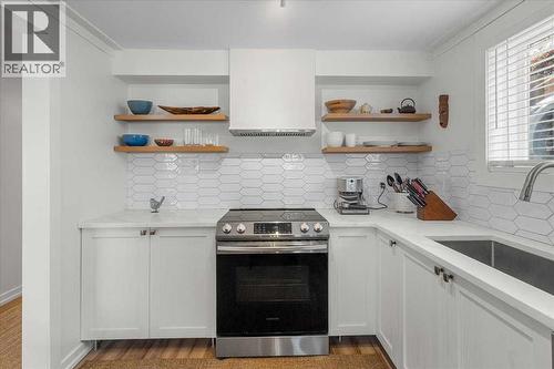 Main Floor - 2023 35 Avenue Sw, Calgary, AB - Indoor Photo Showing Kitchen