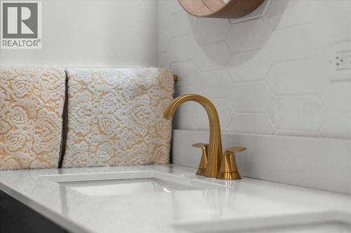 Main Floor Bathroom - 2023 35 Avenue Sw, Calgary, AB - Indoor Photo Showing Bathroom