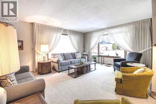 487 Arlington Drive Se, Calgary, AB - Indoor Photo Showing Living Room