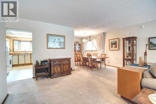 487 Arlington Drive Se, Calgary, AB - Indoor Photo Showing Living Room