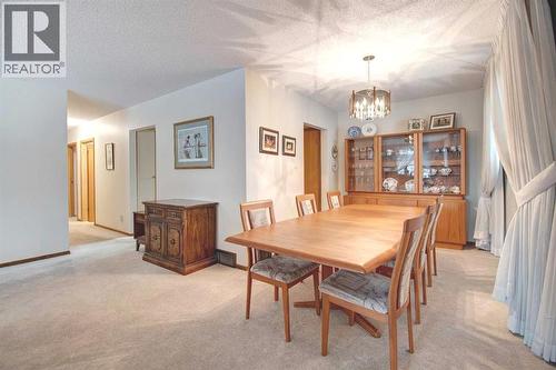 487 Arlington Drive Se, Calgary, AB - Indoor Photo Showing Dining Room