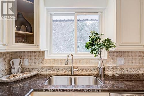 6 - 115 Henderson Avenue, Markham, ON - Indoor Photo Showing Kitchen With Double Sink