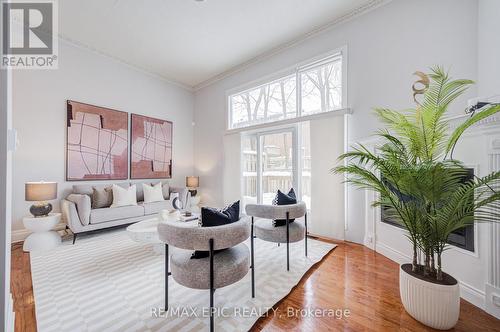 6 - 115 Henderson Avenue, Markham, ON - Indoor Photo Showing Living Room