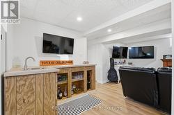 Wet bar in the basment - 