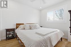 Spacious primary bedroom - 