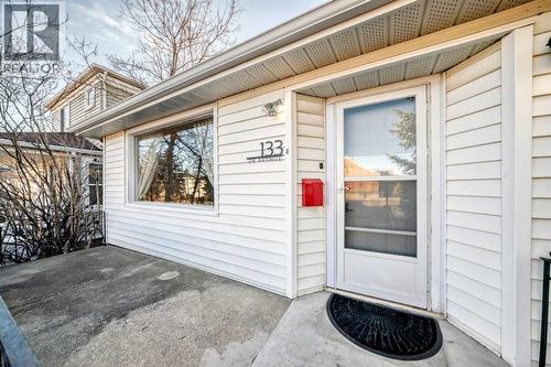 133 28 Avenue Ne, Calgary, AB - Outdoor With Exterior