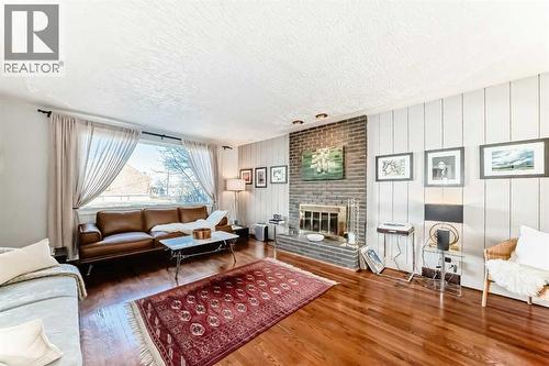 133 28 Avenue Ne, Calgary, AB - Indoor Photo Showing Living Room With Fireplace
