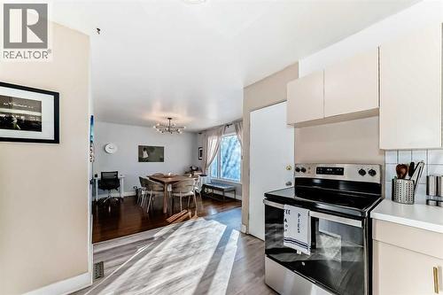 133 28 Avenue Ne, Calgary, AB - Indoor Photo Showing Kitchen