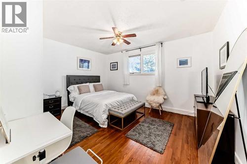 133 28 Avenue Ne, Calgary, AB - Indoor Photo Showing Bedroom