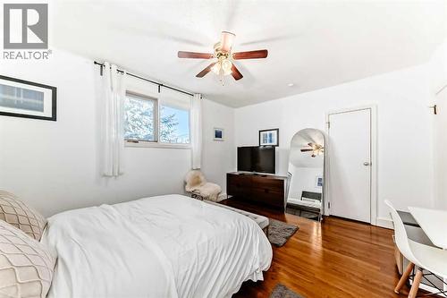 133 28 Avenue Ne, Calgary, AB - Indoor Photo Showing Bedroom