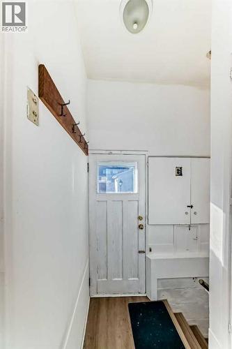 133 28 Avenue Ne, Calgary, AB - Indoor Photo Showing Other Room