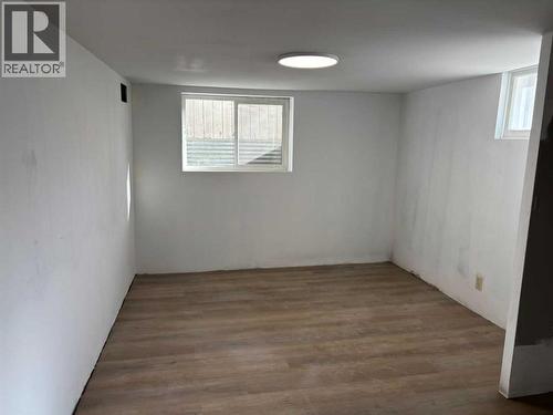 133 28 Avenue Ne, Calgary, AB - Indoor Photo Showing Other Room