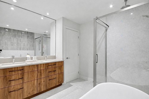 Bathroom - 102-141 Rue Du Cercle-Des-Cantons, Bromont, QC - Indoor Photo Showing Bathroom
