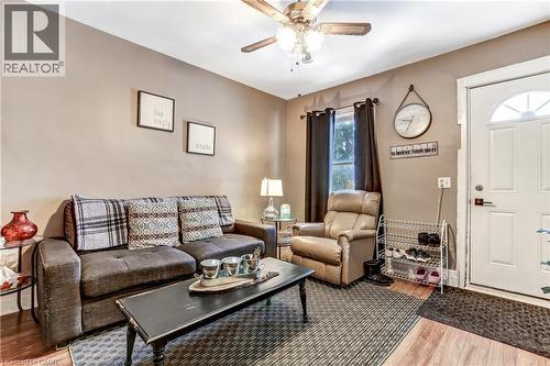 13 Second Avenue E, Simcoe, ON - Indoor Photo Showing Living Room
