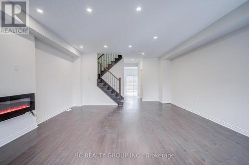 119 Gordon Circle, Newmarket, ON - Indoor With Fireplace