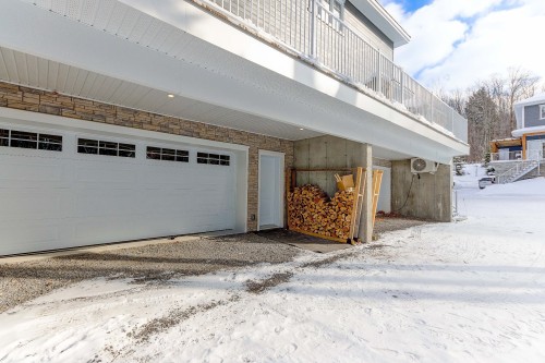 Garage - 103-141 Rue Du Cercle-Des-Cantons, Bromont, QC - Outdoor