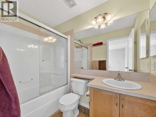 37 Auburn Bay View Se, Calgary, AB - Indoor Photo Showing Bathroom